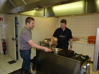 Joris en Mark in volle actie in de keuken